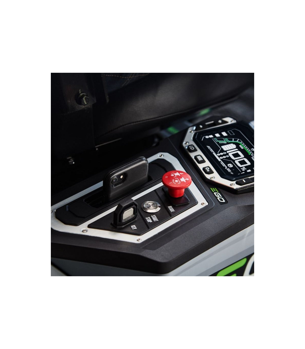 Aufsitzmäher-Komplettset mit Nullwendekreis, 107 cm Schnittbreite, inklusive 6 x 10-Ah-Akkus und 1600-W-Ladegerät, EGO ZT4201E