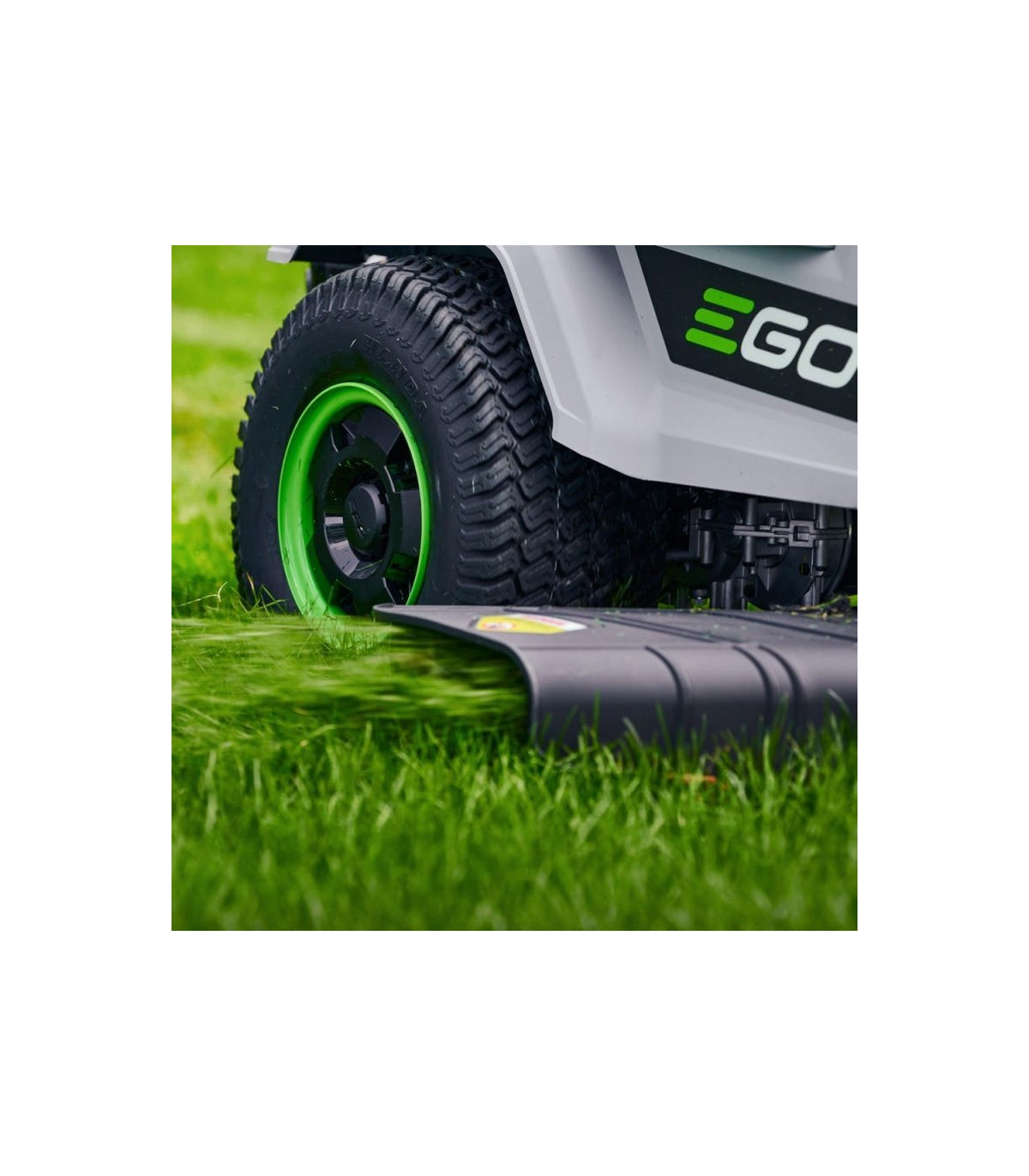 Aufsitzmäher-Komplettset mit Nullwendekreis, 107 cm Schnittbreite, inklusive 6 x 10-Ah-Akkus und 1600-W-Ladegerät, EGO ZT4201E